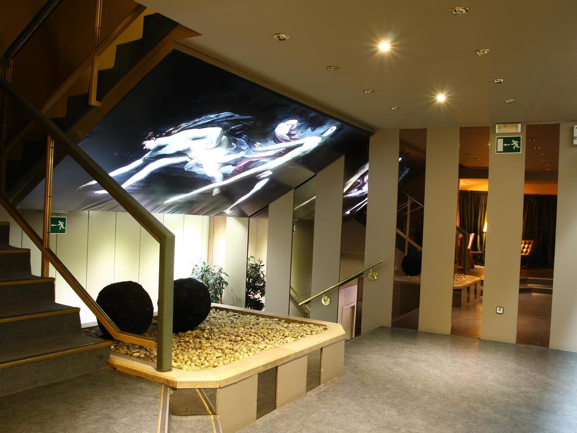 อพาร์ตโฮเทล ตริบูนัล Aparthotel มาดริด ภายนอก รูปภาพ